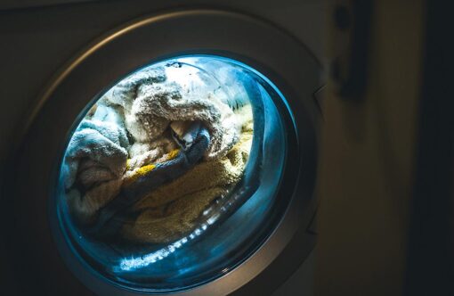 Yksin pyörinyt pyykinpesukone aiheutti mittavan vesivahingon